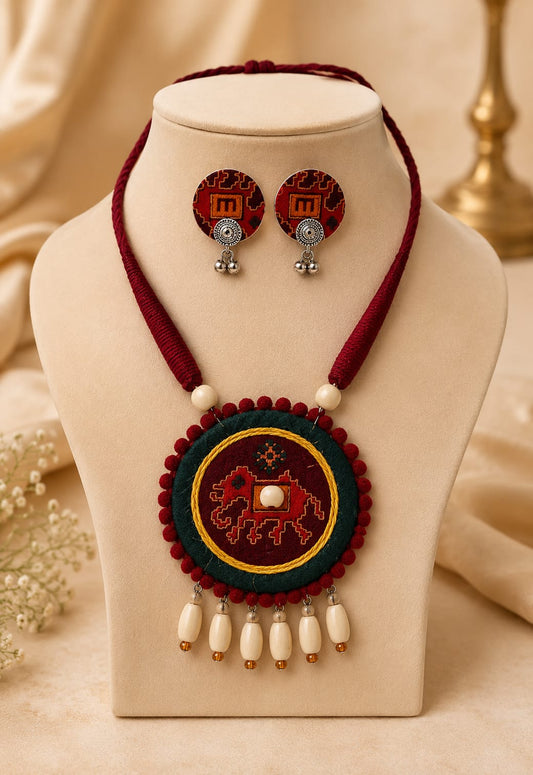 maroon dark green fabric necklaec